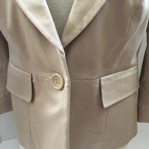 The Limited  Khaki jacket with cropped sleeves. - Picture 2 of 8